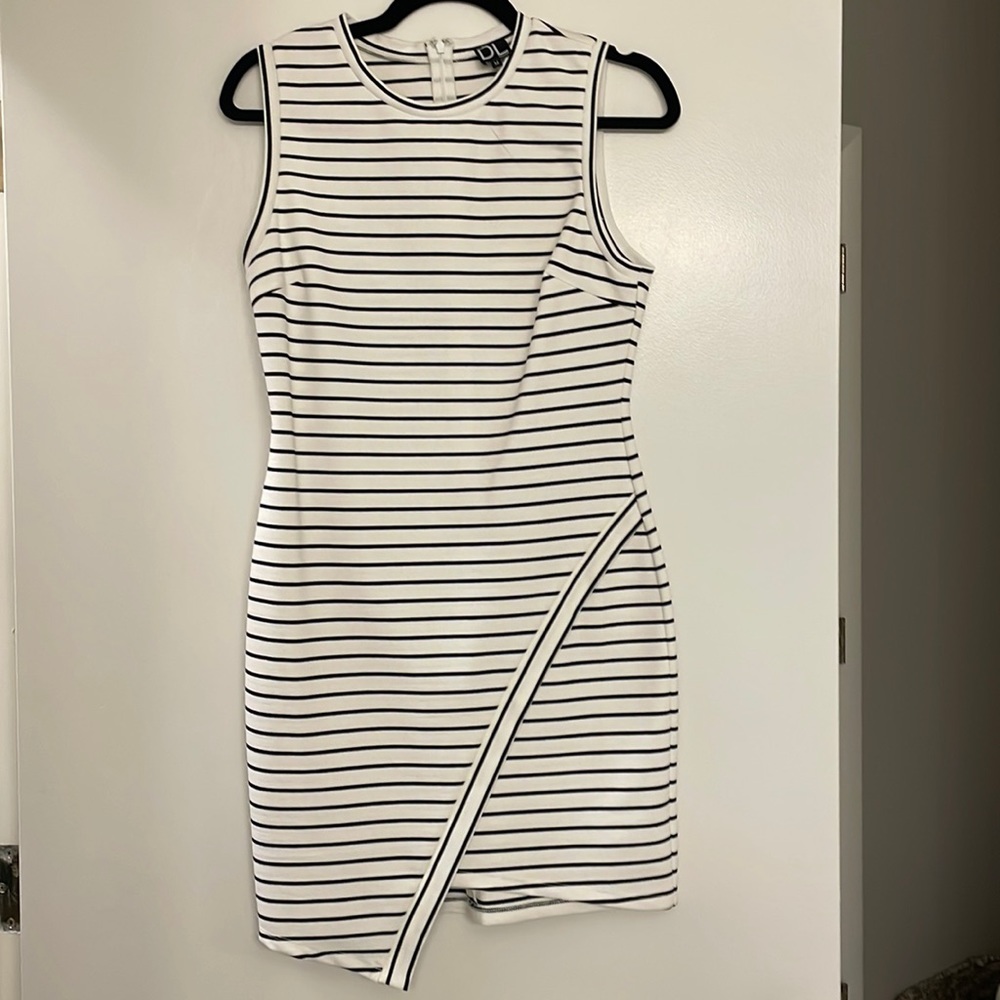 M casual fun summer striped form fitting (rayon) dress.
